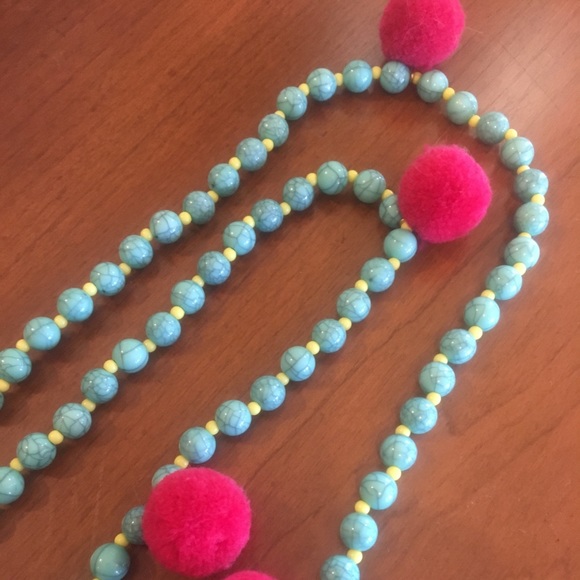 NWOT Pom necklace - trendy double strand - Picture 5 of 7